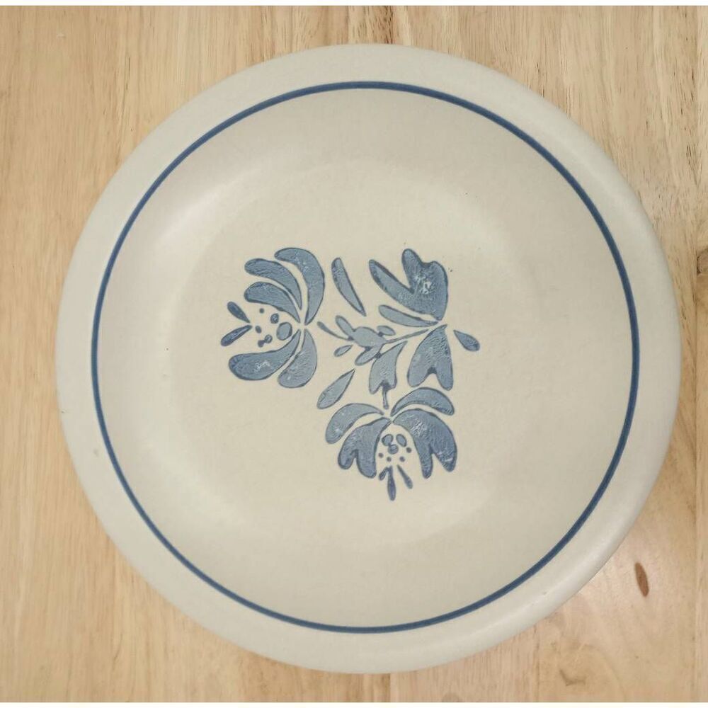 Pfaltzgraff Yorktowne blue 10 in dinner plate
